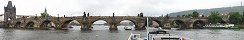 Le pont Charles depuis la rivire Vltava (Prague, Rpublique tchque)
