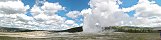Le geyser Old Faithful  Yellowstone (Wyoming, Etats-Unis)