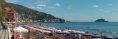 Parasols sur la plage  Alassio (Ligurie, Italie)